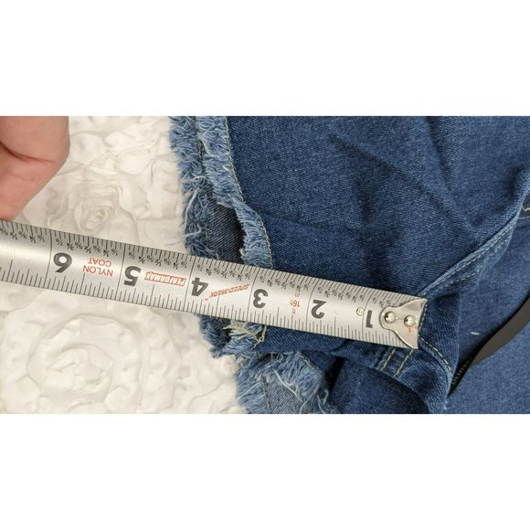 Pretty Little Thing Frayed Hem Denim Shorts NEW‎ - Picture 4 of 4